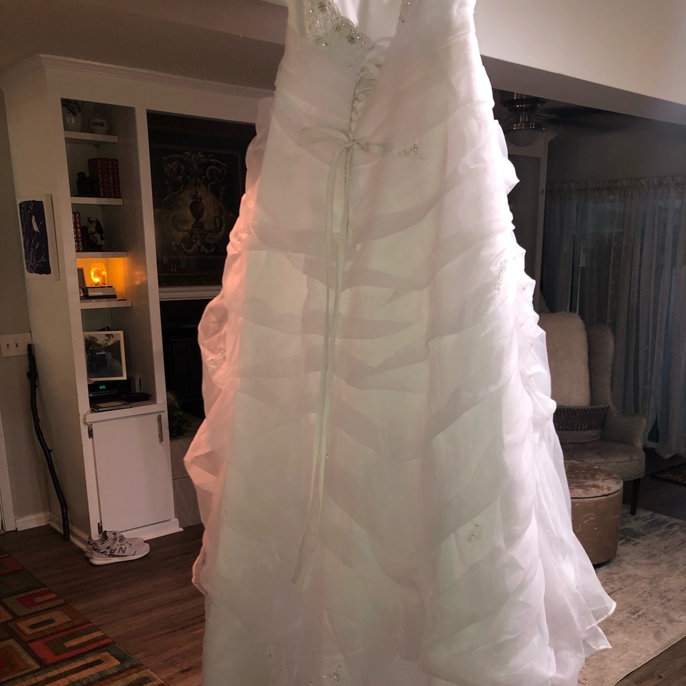 David’s bridal wedding dress !! Only worn one time !